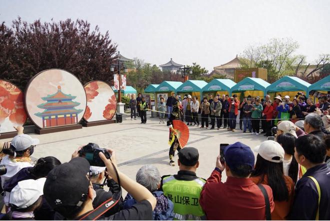 京一公园一站集齐网红冰箱贴→AG真人今天天坛人最多！北(图2)